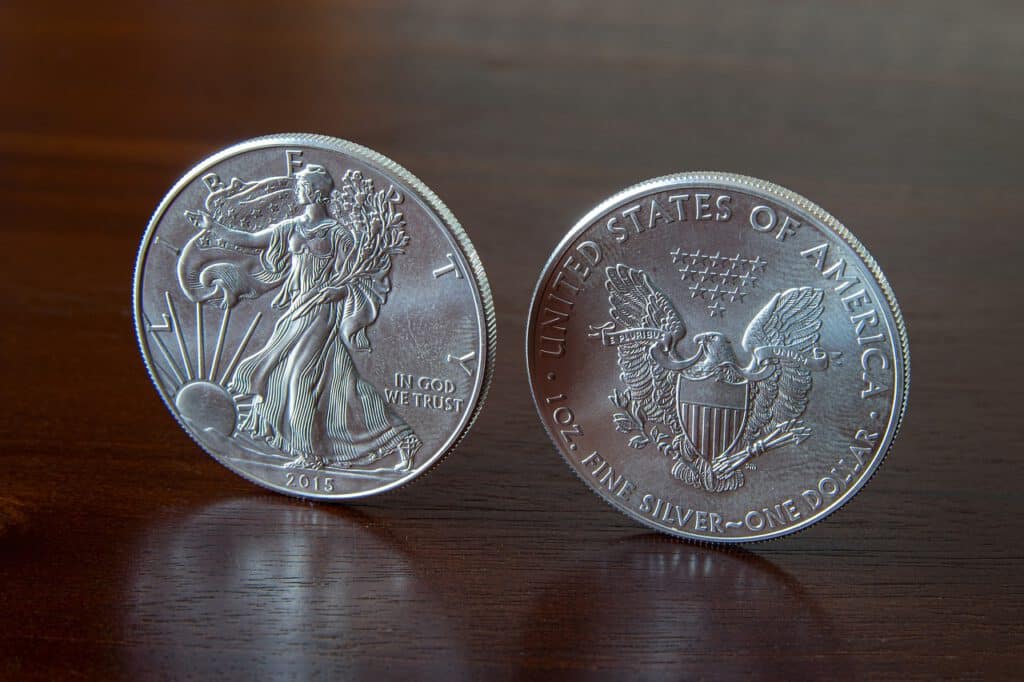Ile kosztuje srebro? Ilustracja: srebrny jeden dolar z 2015 roku.