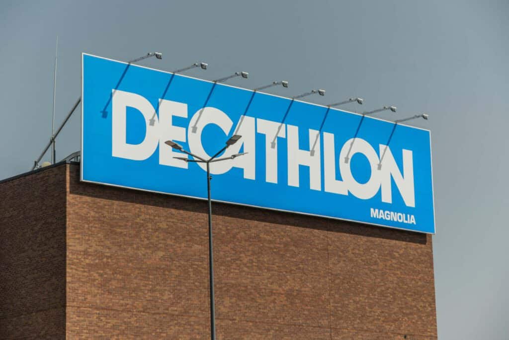 Na zdjęciu logo Decathlon