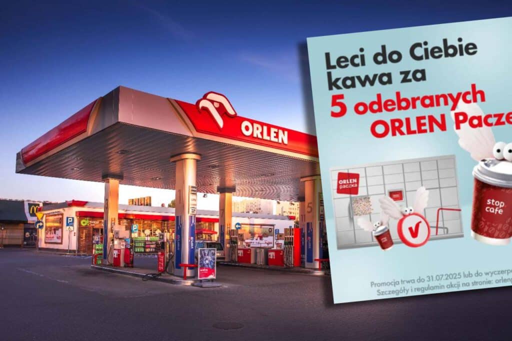 Na zdjęciu grafika przedstawiająca warunki promocji na tle stacji Orlenu